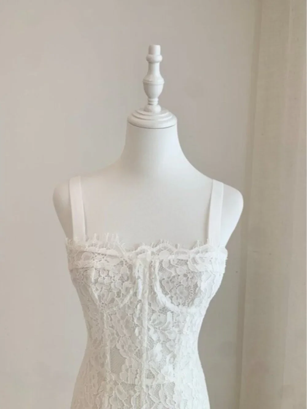 Helsa The Lace Column Dress-White - Picture 6 of 13